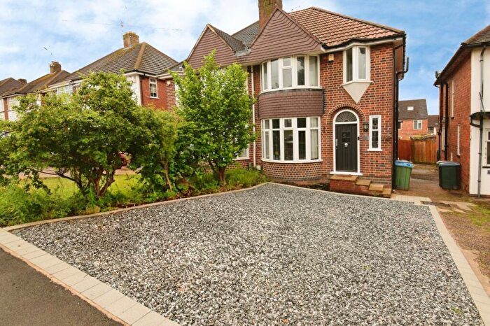 3 Bedroom Semi-Detached House For Sale In Daventry Road, Cheylesmore, Coventry, CV3