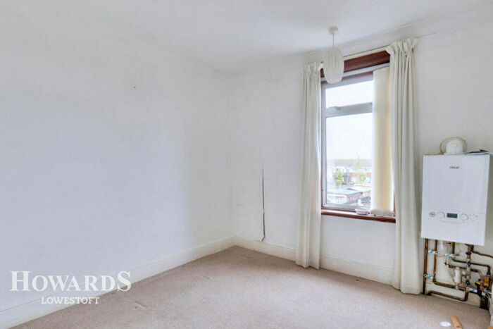 3 Bedroom Terraced House For Sale In May Road, Lowestoft, NR32