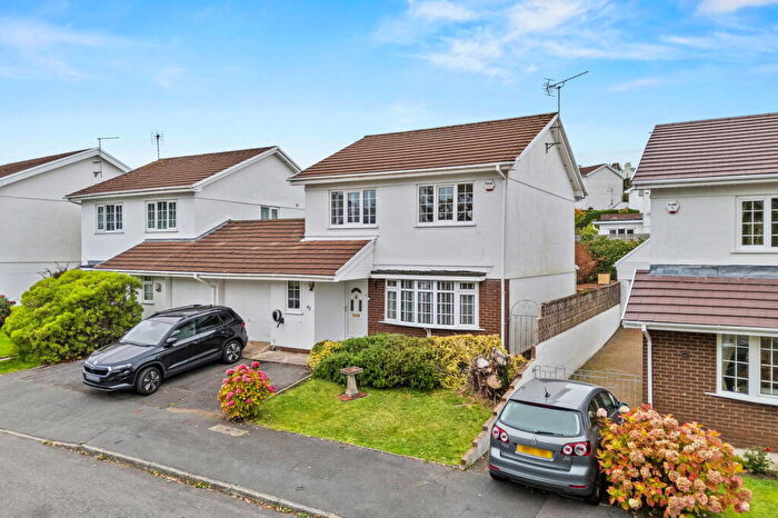 3 Bedroom Link Detached House For Sale In St. Andrews Close, Mayals, Swansea, SA3
