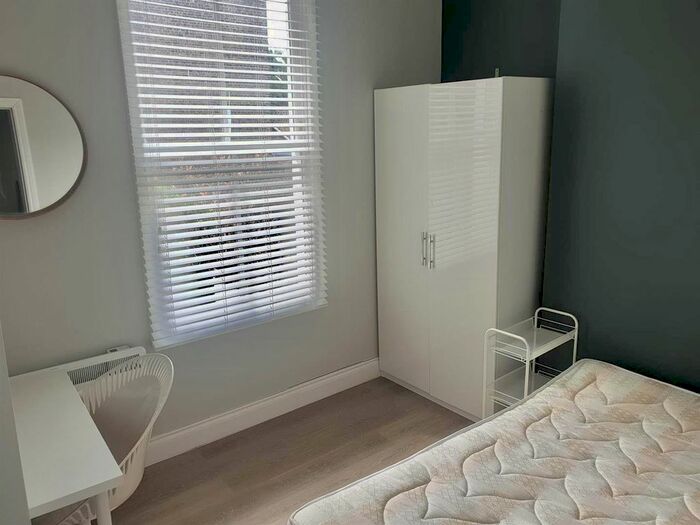 Studio To Rent In Tollington Road, London, N7