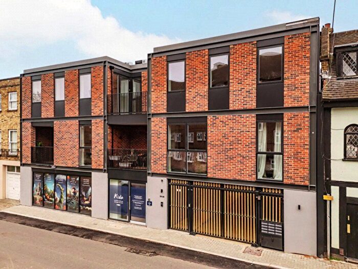 2 Bedroom Flat To Rent In Priests Bridge, East Sheen, London, SW14