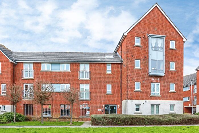 2 Bedroom Flat For Sale In Newfoundland Drive, Poole, Dorset, BH15