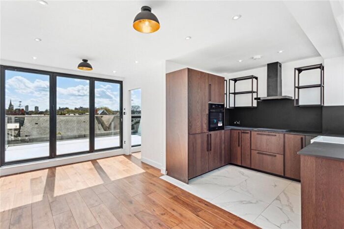 4 Bedroom Apartment To Rent In Islington Park Mews, London, N1