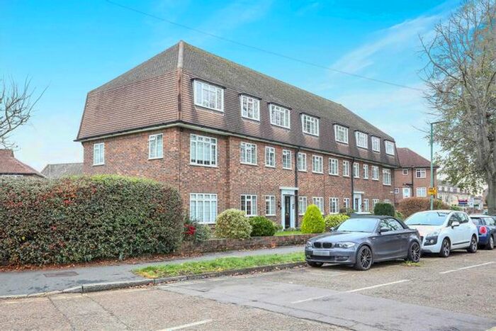 3 Bedroom Flat To Rent In Dallas Road, Cheam, Sutton SM3
