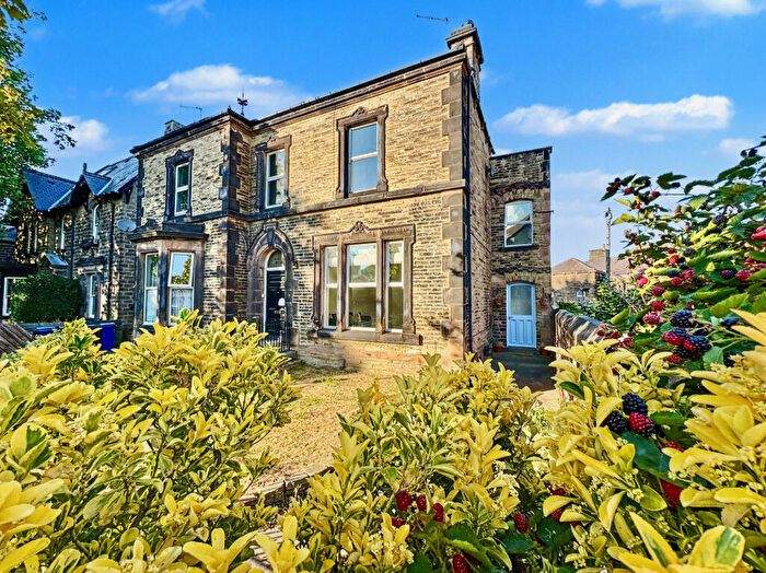3 Bedroom Semi-Detached House To Rent In Huddersfield Road, Old Town, Barnsley, S75