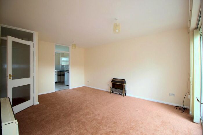 2 Bedroom Flat To Rent In Emmer Green Court, Caversham, Reading, Berkshire, RG4