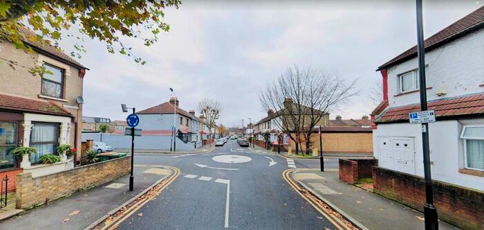 7 Bedroom End Of Terrace House To Rent In Kempton Road, East Ham, Barking, Upton Park, London, E6