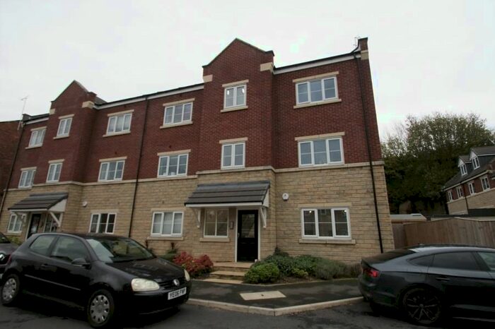 2 Bedroom Flat To Rent In Horsforde View, Leeds, LS13