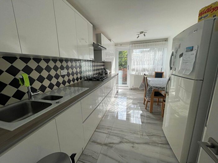2 Bedroom Flat For Sale In Pembroke Street, Islington, N1
