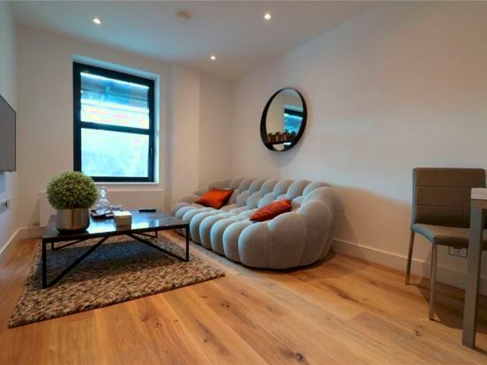 2 Bedroom Flat To Rent In Bridge Road, KT16