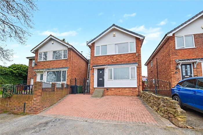 3 Bedroom Detached House For Sale In Cliffe Park Close, Wortley, Leeds, West Yorkshire, LS12