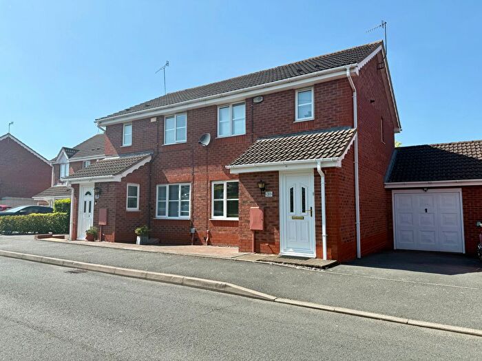 3 Bedroom Semi-Detached House To Rent In Leven Drive, Worcester, WR5