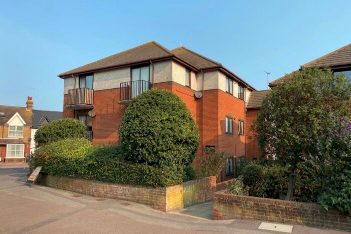 2 Bedroom Flat To Rent In George Hill Road, Broadstairs, Kent, CT10