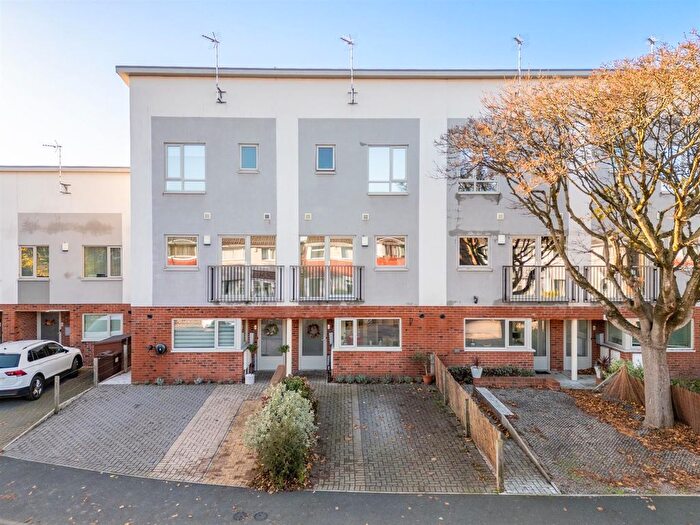 4 Bedroom Terraced House For Sale In Wilford Crescent West, Nottingham, NG2