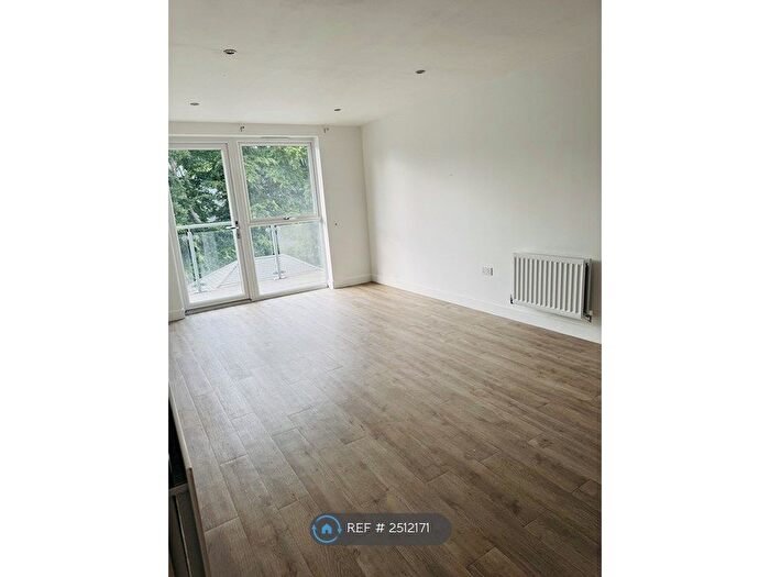 2 Bedroom Flat To Rent In Wallingford Way, Maidenhead, SL6