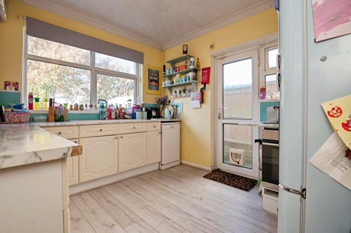 3 Bedroom Semi-Detached House For Sale In Clarendon Road, Southampton, SO16