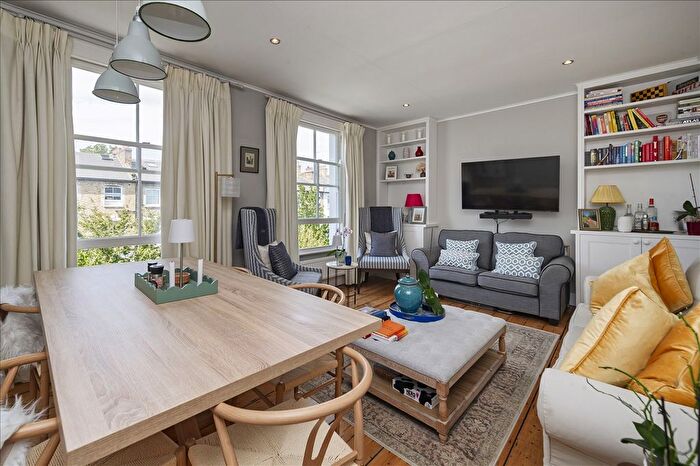 2 Bedroom Flat For Sale In Coningham Road, Shepherd's Bush, W12