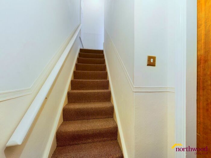 2 Bedroom Town House To Rent In Wesley Place, Poolfields, Newcastle-under-Lyme, ST5