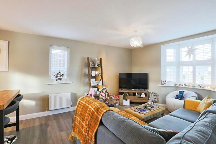 2 Bedroom Apartment For Sale In White Lias Way, Upper Lighthorne, Leamington Spa, CV33