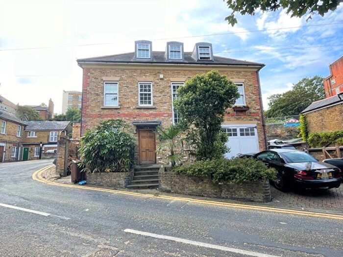 3 Bedroom Semi-Detached House For Sale In Gundulph Road, Chatham, Kent, ME1