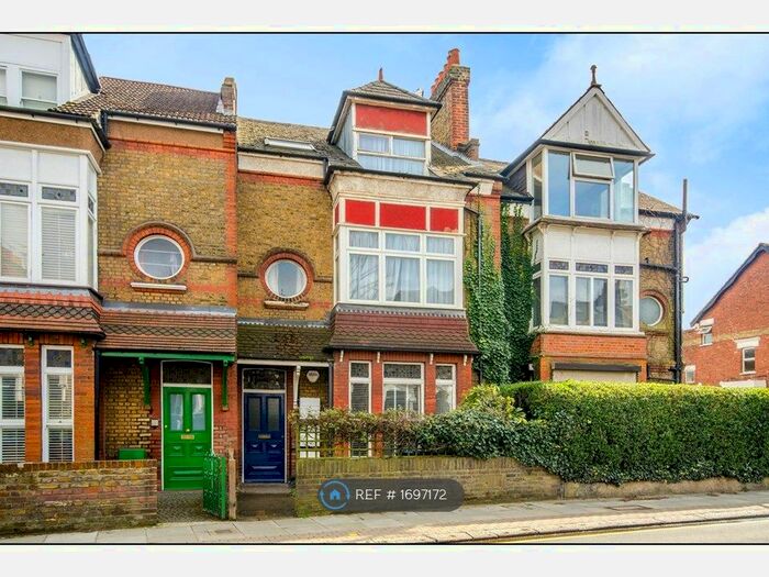 2 Bedroom Flat To Rent In Fortis Green, London, N2