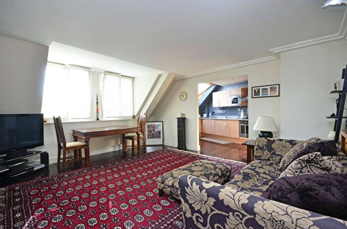 2 Bedroom Flat To Rent In Kidderpore Avenue, Hampstead, London, NW3
