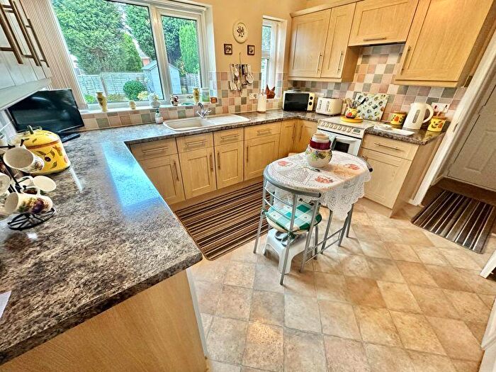 3 Bedroom Detached House For Sale In Aintree Way, Milking Bank, DY1