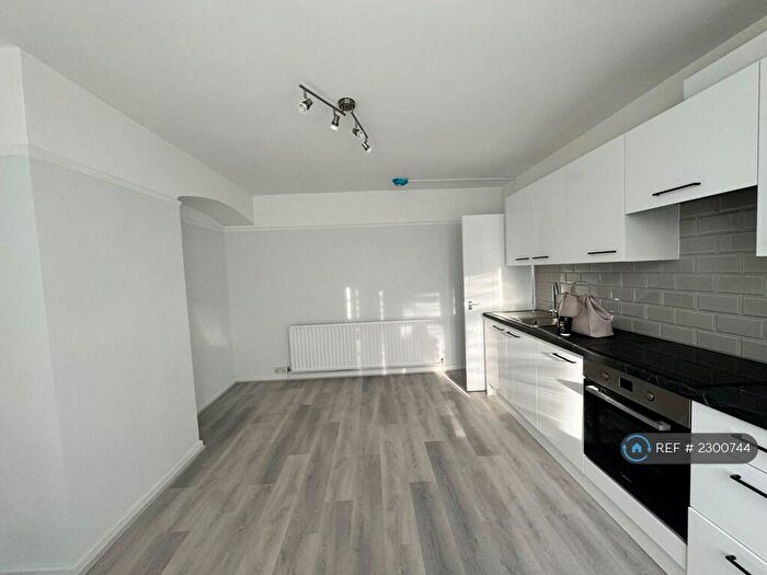 2 Bedroom Flat To Rent In Rowney Road, Dagenham, RM9