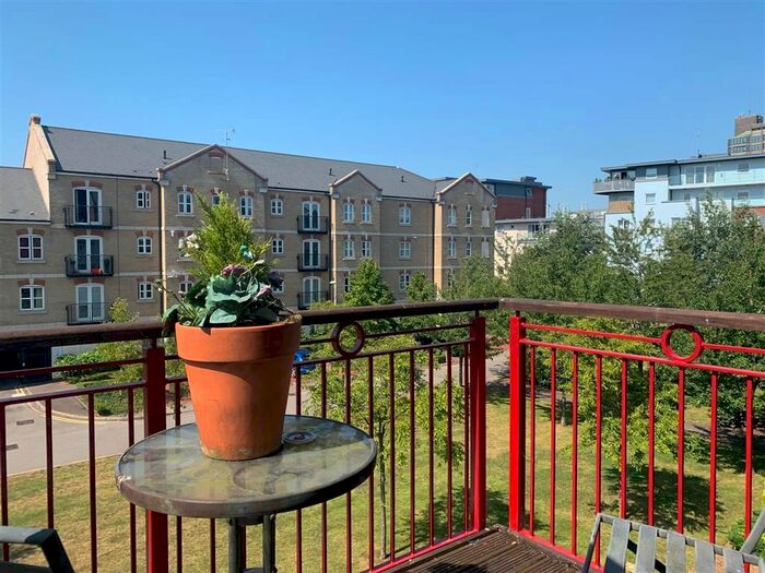 2 Bedroom Flat To Rent In Coxhill Way, Aylesbury, HP21