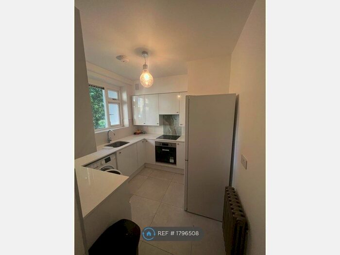 3 Bedroom Flat To Rent In Mark House, London, E2