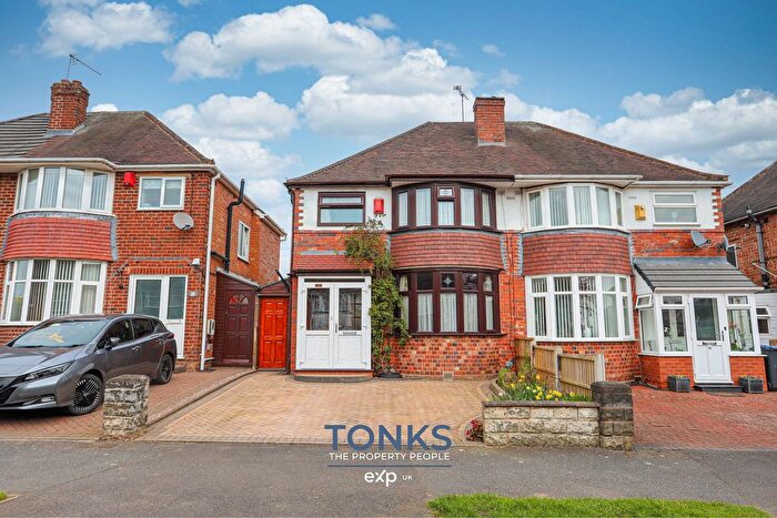 3 Bedroom Semi-Detached House For Sale In Mayswood Grove, Quinton, Birmingham, B32