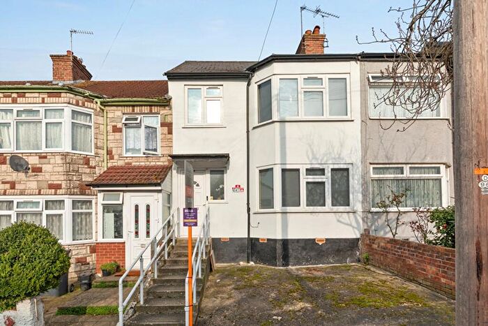 3 Bedroom Terraced House For Sale In Scarsdale Road, Harrow, HA2