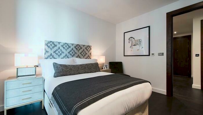 2 Bedroom Apartment To Rent In Thornes House, London, SW11