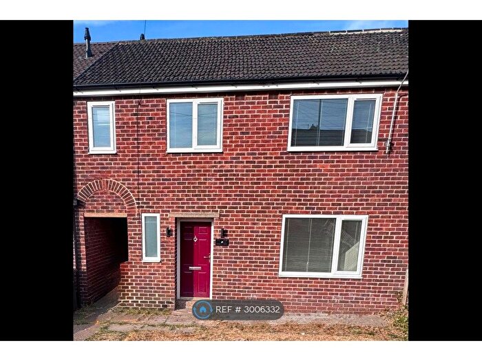 4 Bedroom Terraced House To Rent In Blackthorn Avenue, Rotherham, S66