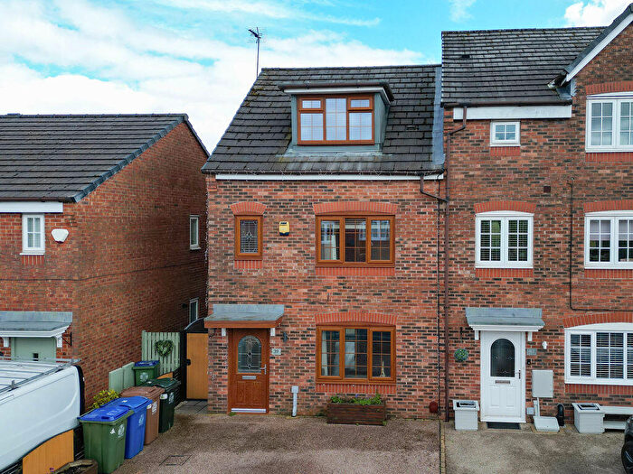 4 Bedroom Semi-Detached House For Sale In George Street Hurstead, OL16