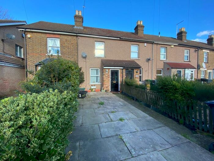 2 Bedroom Cottage To Rent In Nunsbury Drive, Broxbourne, EN10