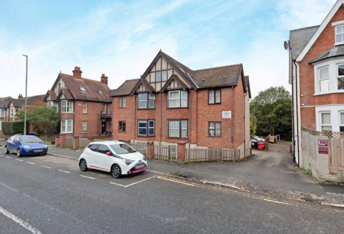 1 Bedroom Flat To Rent In West Wycombe Road, High Wycombe, HP12