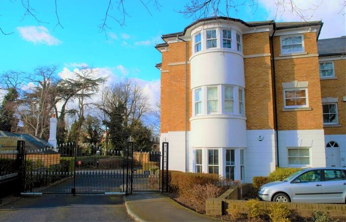 2 Bedroom Flat To Rent In Belmont Hill, Lewisham, London, SE13