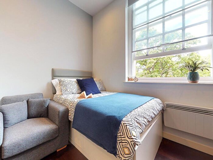 Apartment To Rent In Apt, Park Square Residence #, LS1