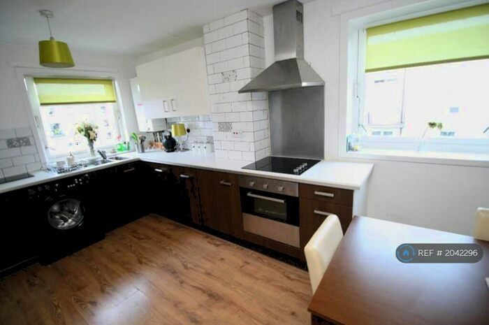 3 Bedroom Flat To Rent In Kintyre Avenue, Linwood, Renfrewshire, PA3