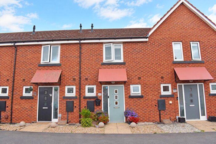 2 Bedroom Terraced House For Sale In Goldstraw Lane, Fernwood, NG24