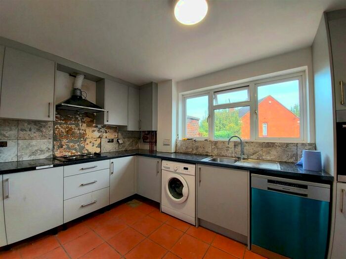 3 Bedroom Terraced House To Rent In Sutton Common Road, Sutton, SM1
