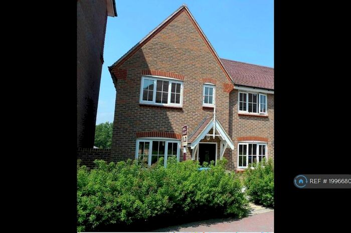 2 Bedroom End Of Terrace House To Rent In Highbank, Haywards Heath, RH16