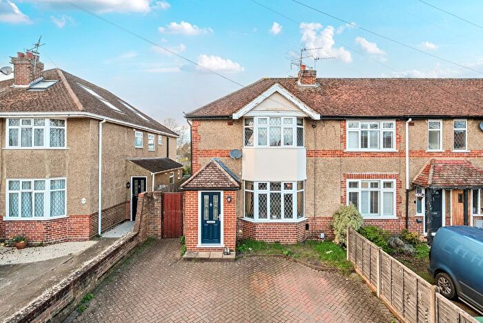 3 Bedroom End Terrace House For Sale In Church Road, Byfleet, KT14