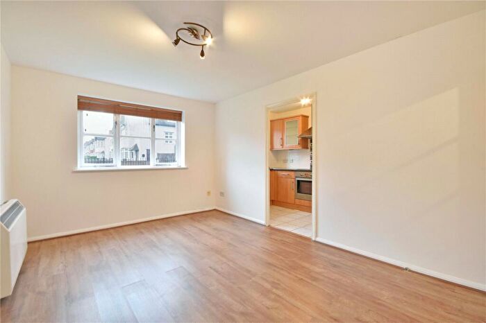 1 Bedroom Flat To Rent In Draycott Close, Cricklewood, NW2