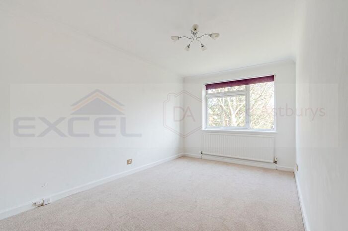 4 Bedroom Semi-Detached House To Rent In Belsize Road, NW6