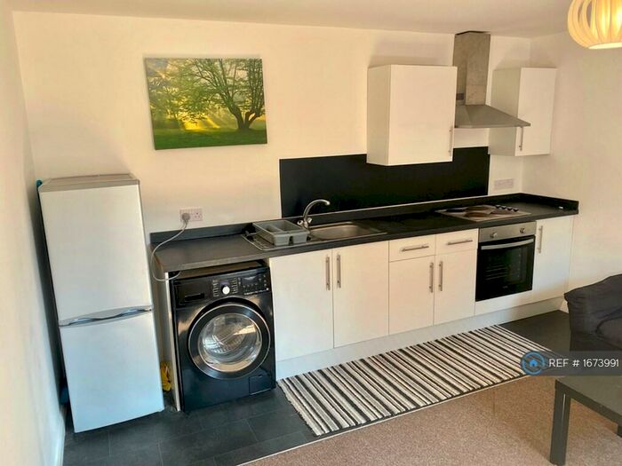 1 Bedroom Flat To Rent In Market Place, Shirebrook, Mansfield, NG20