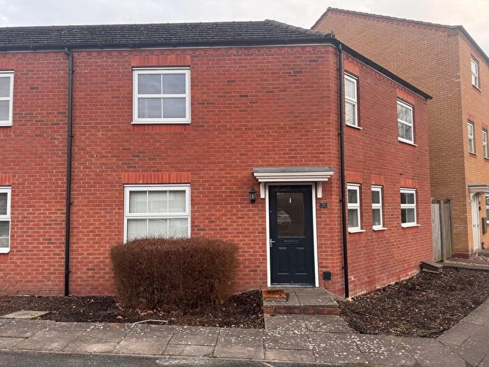 3 Bedroom Semi-Detached House To Rent In Jardine Close, DY8