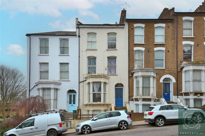 3 Bedroom Flat To Rent In Hazelville Road, London, N19