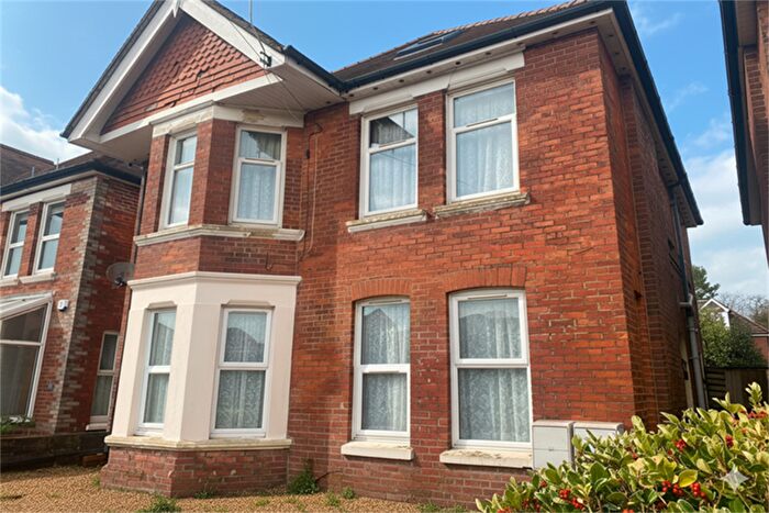 4 Bedroom Maisonette To Rent In Bedroom Maisonette In Charminster, BH8